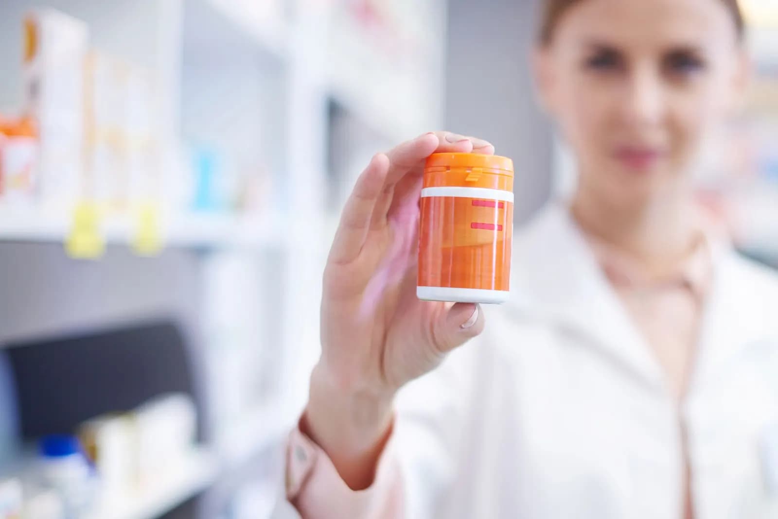 Suplementos saem da loja especializada e disputam espaço na gôndola da farmácia