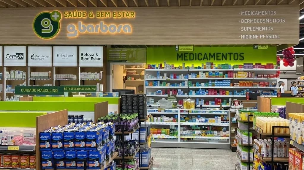 Cencosud abre farmácia de 220 m² dentro do GBarbosa e estreia o modelo liberado pela Lei 15.357